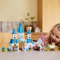 LEGO® │ Disney 43275 Popoluškin zámok a kočiar s koňmi (1)
