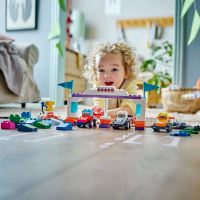 LEGO® DUPLO® 10445 Pretekárske autá a šoféri tímu F1® (1)